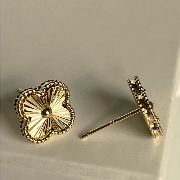 Gold Clover Stud Earrings 925 Sterling Silver 14k Gold Color - Picture 7 of 13